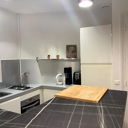 Tour Eiffel Marois 公寓